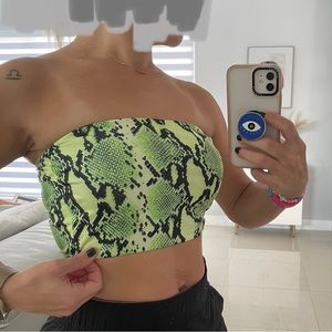 Woman crop top stretch